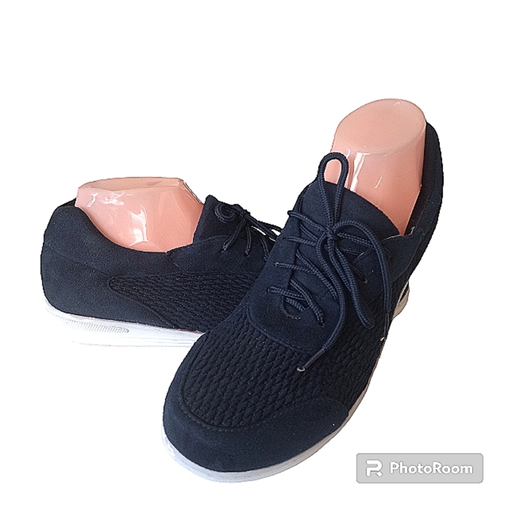 Beacon stretch n form women's 10W lace up comfy micro suede sneaker